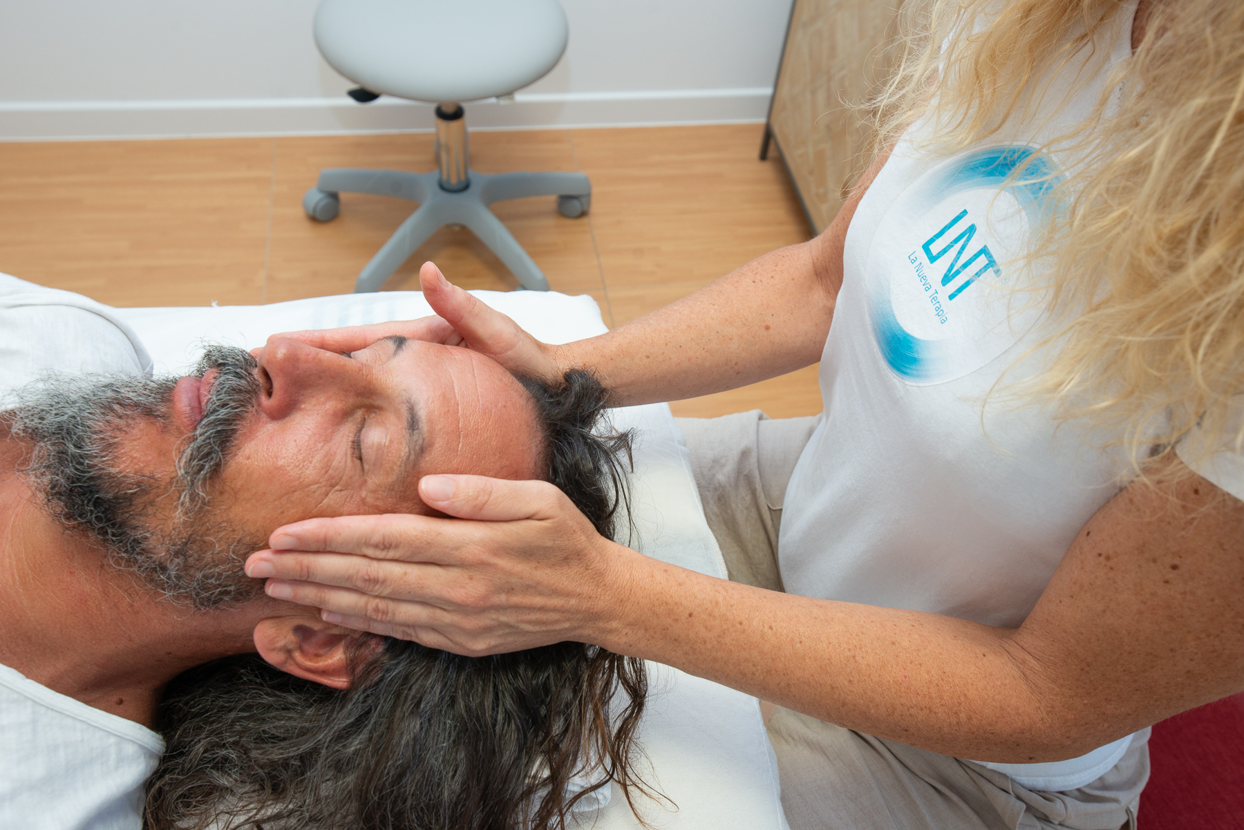 LNT therapist doing massage