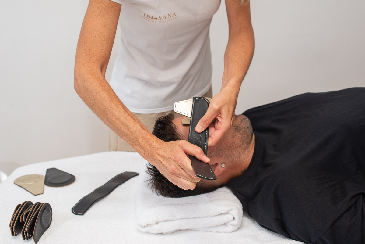 Par Biomagnético Ibiza en cabeza paciente