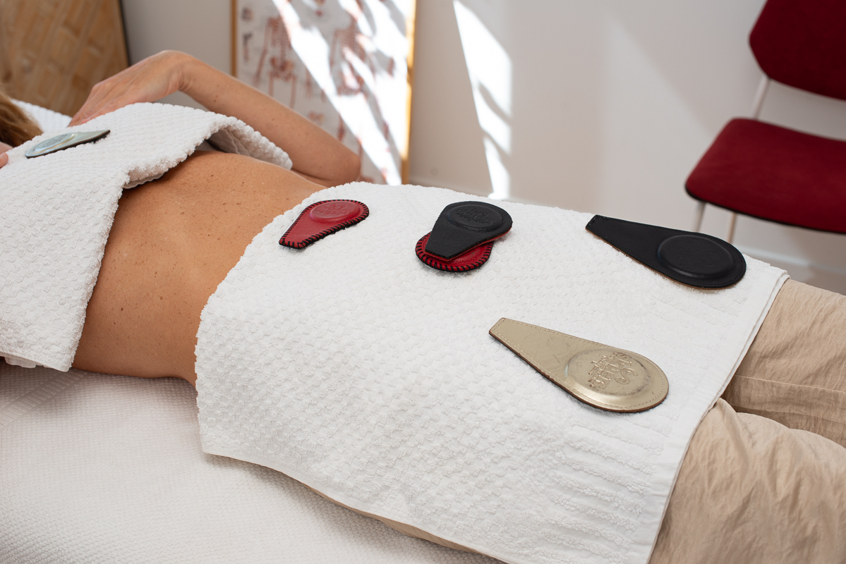 Paciente con imanes par Biomagnético Ibiza en sien